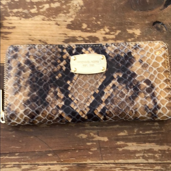 Michael Kors Wallet - Picture 1 of 5